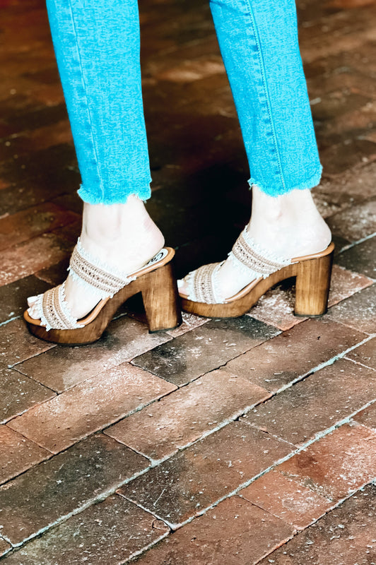 Chrissy Chunky Heels Camel