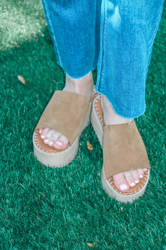 Kristel Wedges Cue
