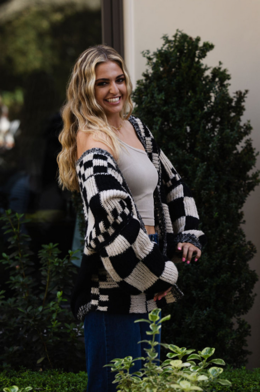 Checkered Coziness Cardigan Black/Beige