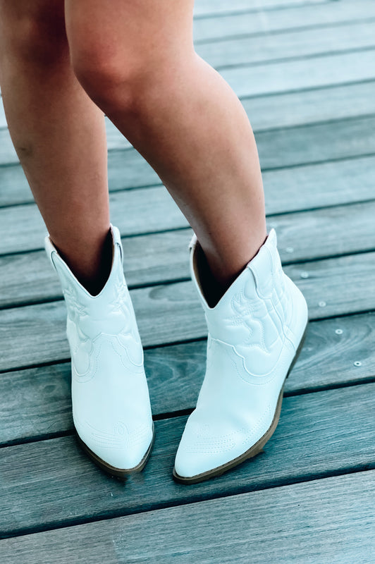 Dallas Western Booties White